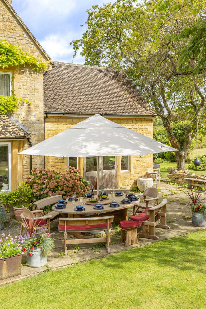 Green Meadow Garden Furniture Oval Tables