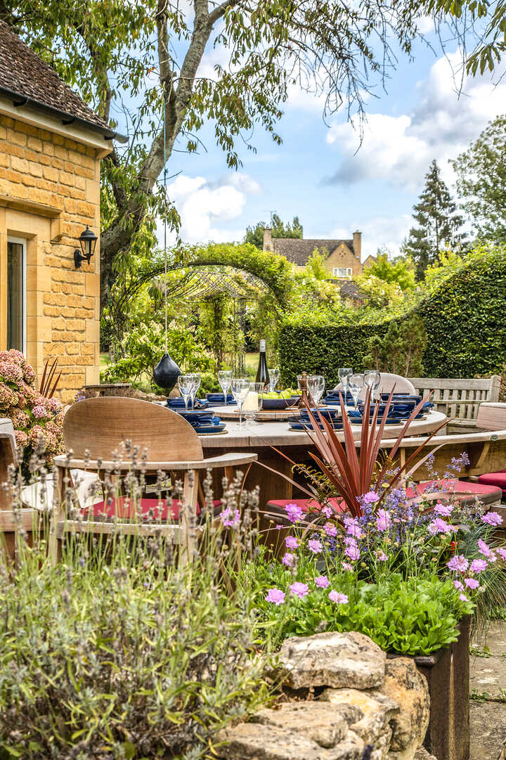 Green Meadow Garden Furniture Oval Tables