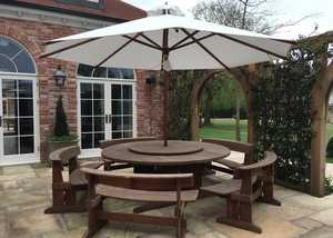 Round Table Settings