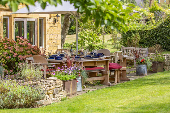 Green Meadow Garden Furniture Oval Tables